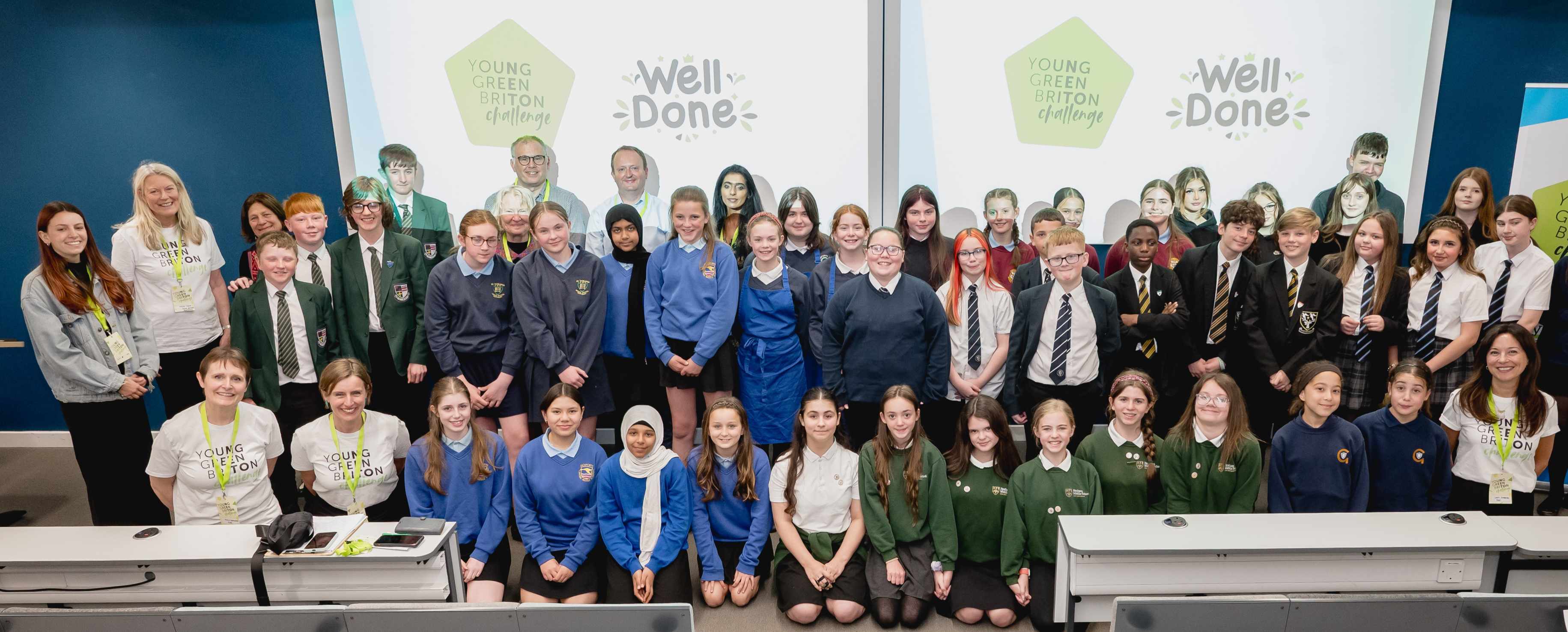 Young Green Briton Challenge grup photo of pupils and judges Young Green Briton Challenge grup photo of pupils and judges
